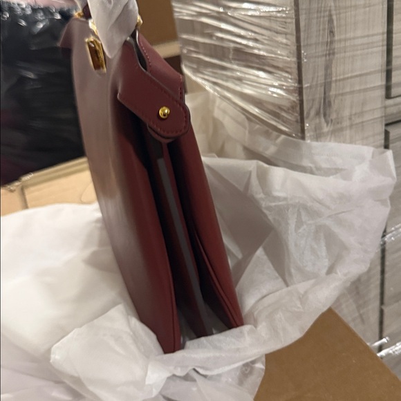 Elegant Burgundy peekaboo genuine Leather Handbag NEW - Picture 6 of 13